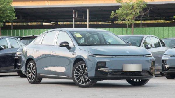 启云科技 后驱纯电+激光雷达，8.98万起的零跑B01，给这么多？